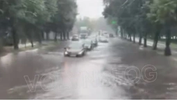 Після легенького дощу у Луцьку знову попливли вулиці (відео)