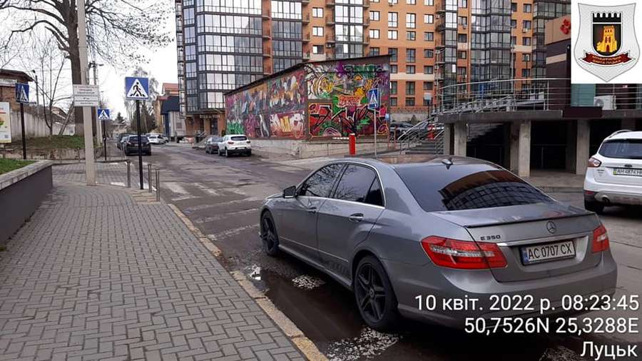 У центрі Луцька виявили понад 200 порушень правил паркування (фото)