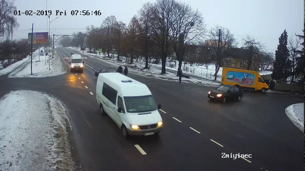 Біля Луцька легковик в'їхав у хлібовоз (відео)