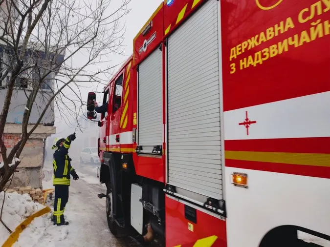 У Луцьку горить гараж на Карбишева (фото)