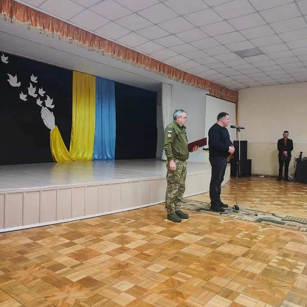 У громаді на Волині сестрі Героя передали посмертну державну нагороду (фото)