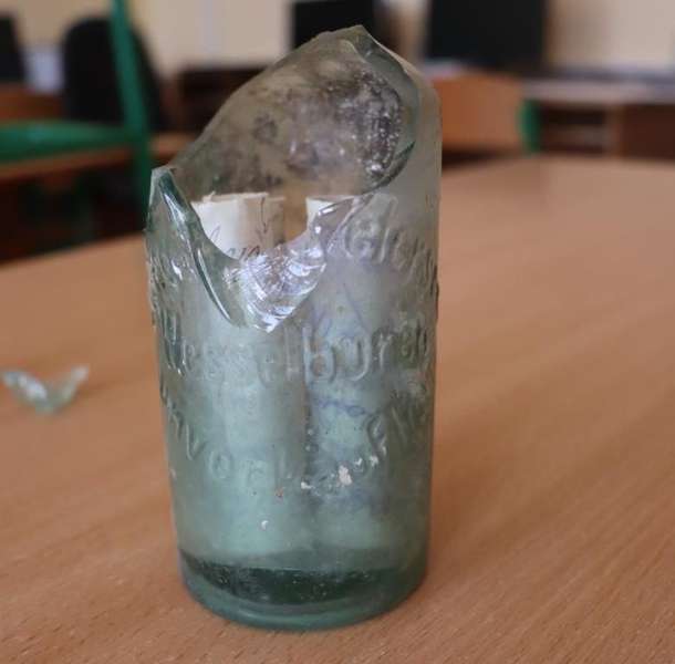 Знайшли старовинну пляшку зі скаргами українців на владу (фото)
