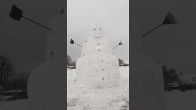 Рекорд: на Волині зліпили сніговика-велетня (фото, відео)