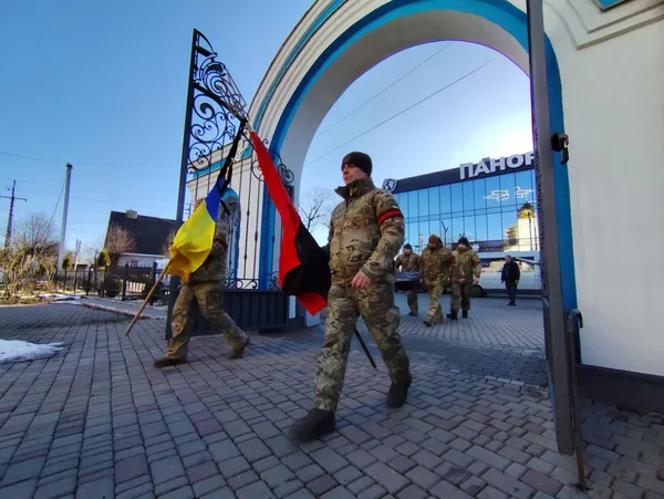 На Волині попрощалися з десантником з Донеччини Максимом Постєвкою (фото)