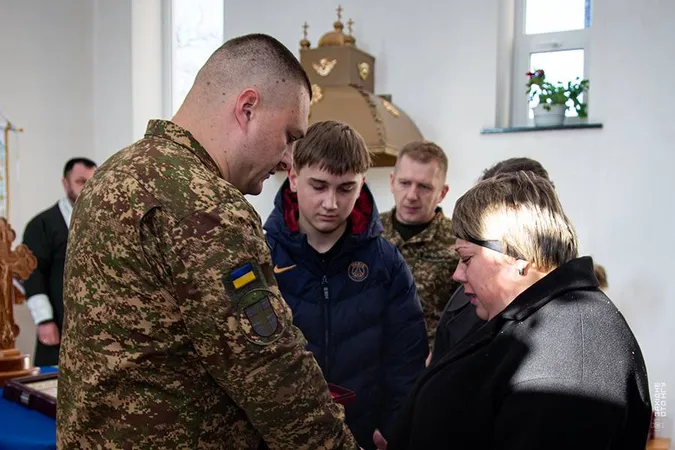На Волині рідним полеглих гвардійців передали державні нагороди (фото)