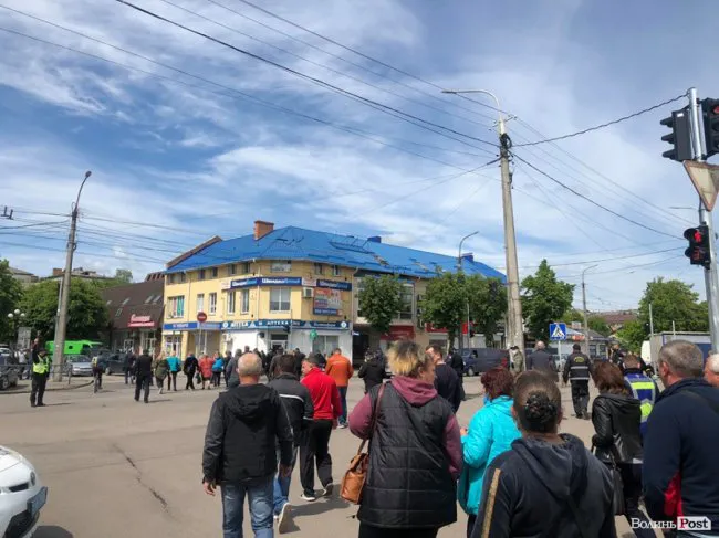 Під стінами Луцькради протестують підприємці із Старого ринку