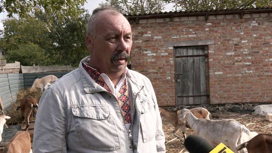 Фермер із Донеччини не може вигодувати кіз, яких перевіз на Волинь (фото, відео)