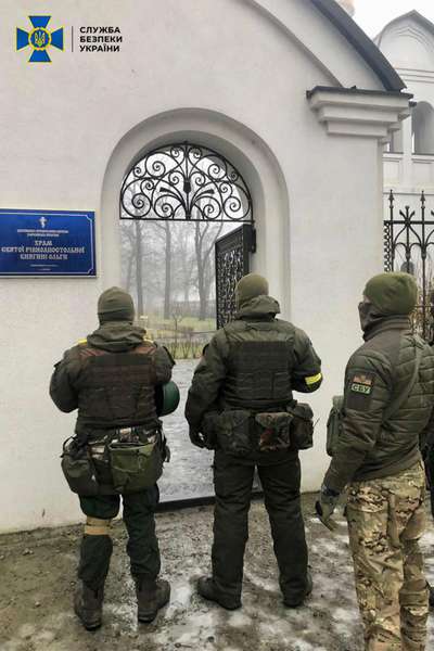 СБУ проводить обшуки в монастирях УПЦ МП на Харківщині (фото)