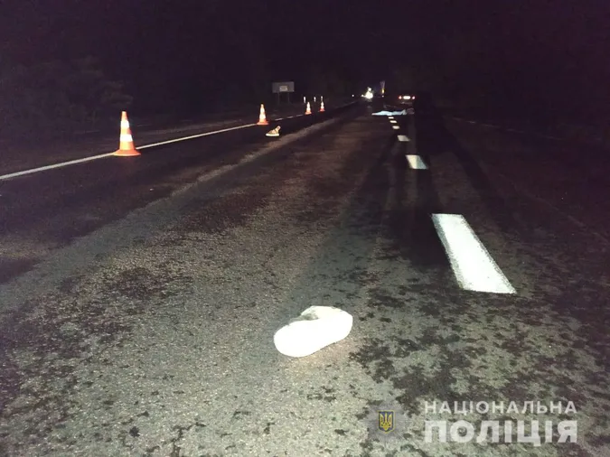 Смертельна ДТП: у Луцькому районі вантажівка збила жінку (фото)