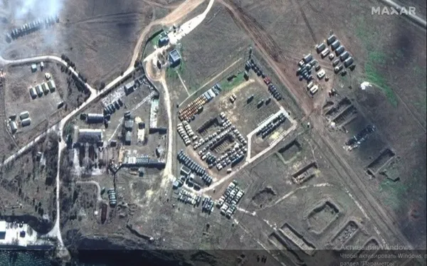 Супутники Maxar зробили нові знімки військової техніки РФ біля України