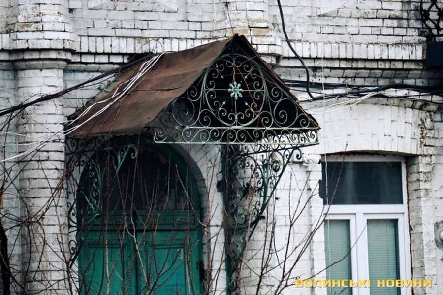 «Там неодноразово бачили привида»: в Луцьку збереглися будинки XX століття (фото)