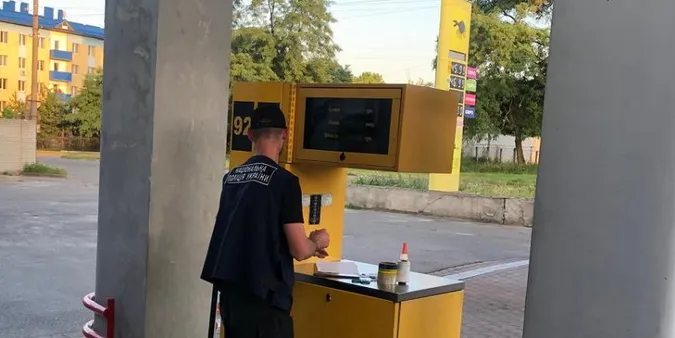 У Сумах виготовляли і продавали саморобний бензин в промислових масштабах