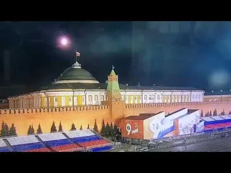 Біля Кремля пролунали вибухи (відео)