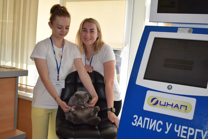 Хвостаті і вусаті: у луцькому ЦНАПі «працювали» пухнастики (фото)