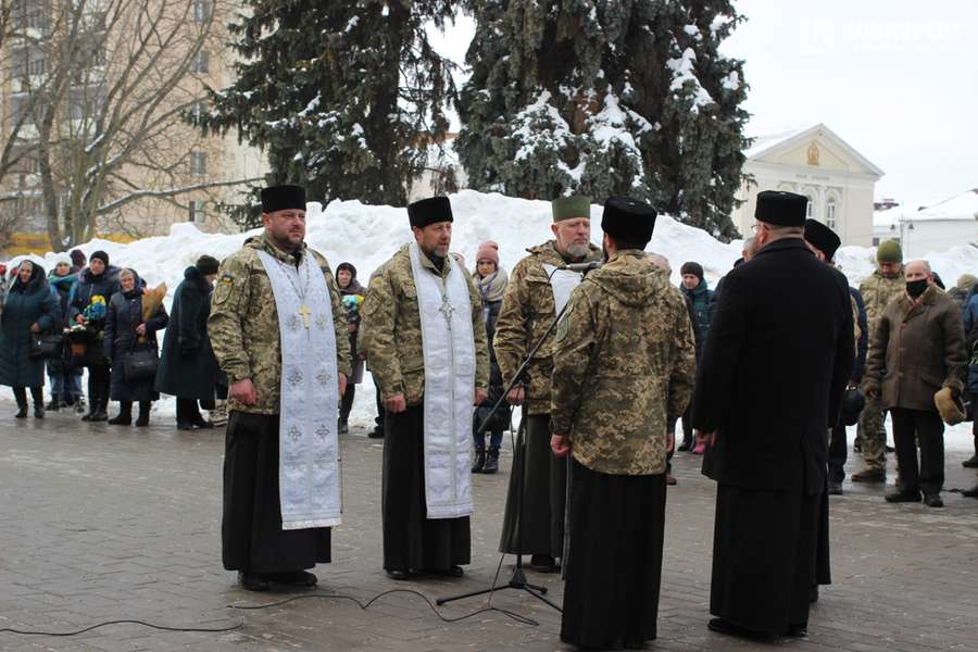 Лучани вшанували загиблих у боях під Дебальцево (фото)
