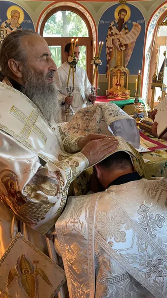 Онуфрій висвятив відомого лікаря з Волині на священника
