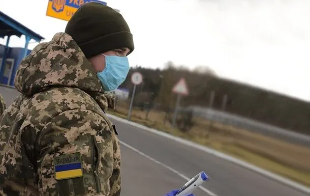 МЗС дало поради українцям, які зібралися за кордон