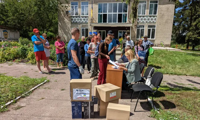 Луцькі волонтери подолали 800 кілометрів за день, щоб допомогти людям (відео)