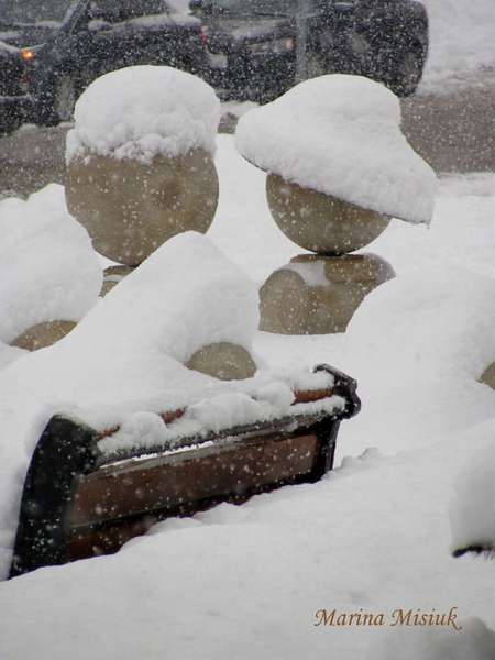 Луцьк замело снігом: вражаючі зимові світлини семирічної давнини (фото)