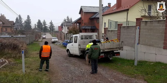 Муніципали позрізали шлагбауми у селах під Луцьком (фото)