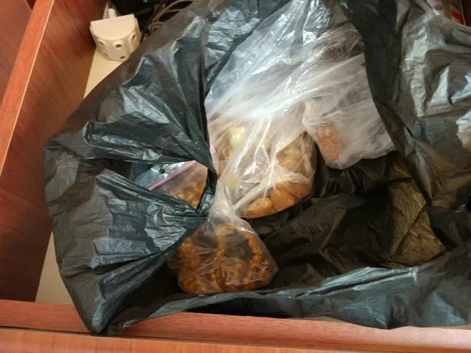 У передмісті Луцька підпільно обробляли бурштин (фото)