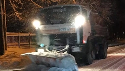 Луцькі дороги та тротуари від снігу чистять 24 машини 