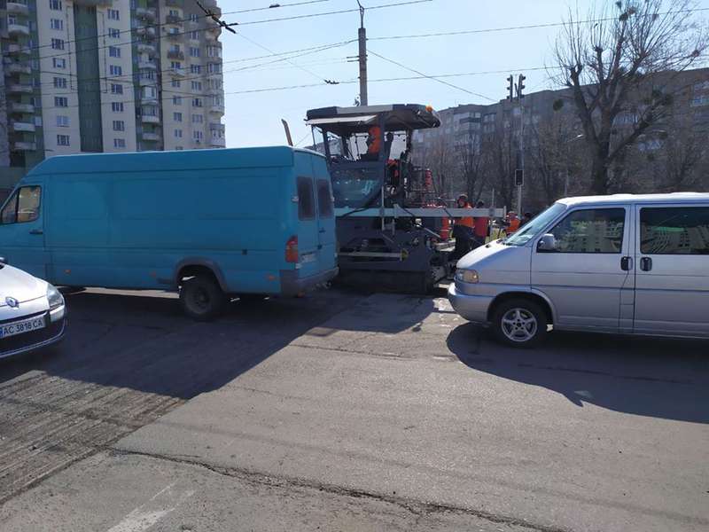 У Луцьку ремонтують вулицю Рівненську: що вже зробили і де взяли гроші (фото)