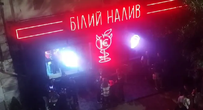 Луцькі муніципали взялись за «Білий налив», бо там гуляють до ночі (відео)