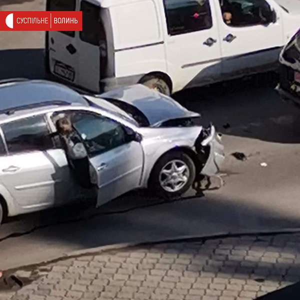 На перехресті Кравчука-Гордіюк – аварія: зіткнулися чотири автівки (фото)