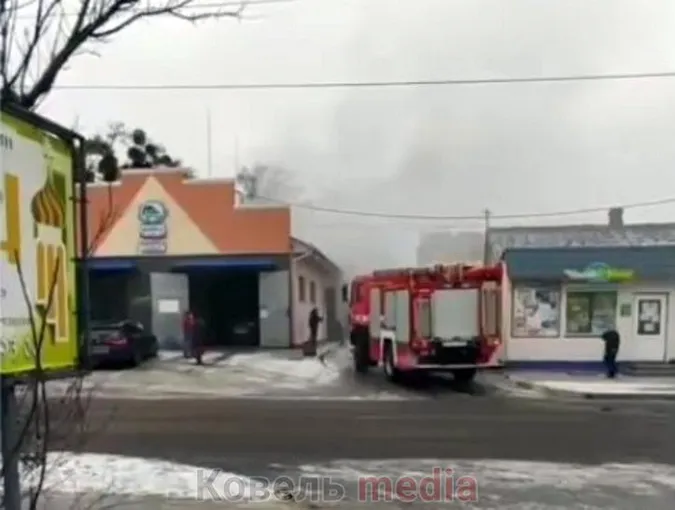 У Ковелі горіла автомийка (фото, відео)