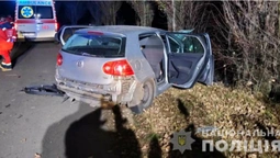 На Волині авто в'їхало в дерево – загинули троє людей (фото, відео)