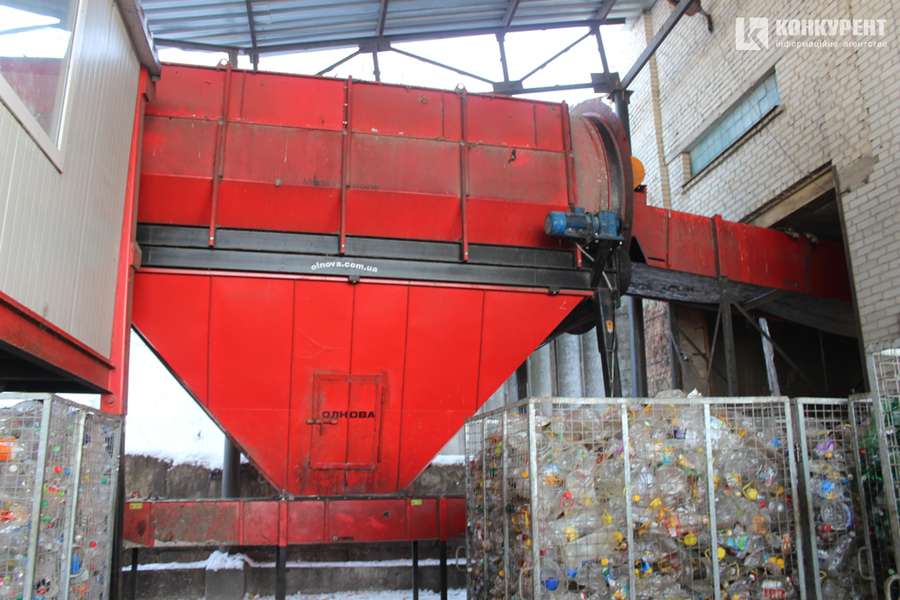 Мільйонні збитки та переповнене звалище: що не так із сортуванням сміття у Луцьку (фото)