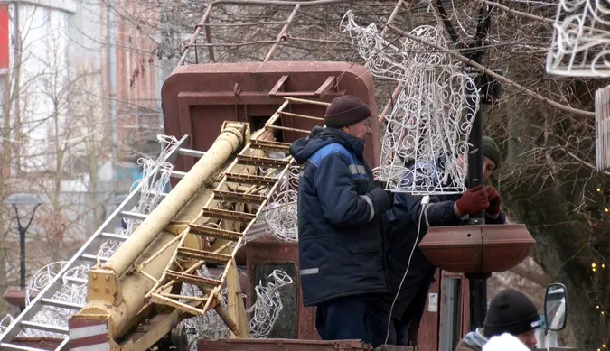 Скільки коштів у Луцьку виділили на прикраси ялинкового тріо (фото)