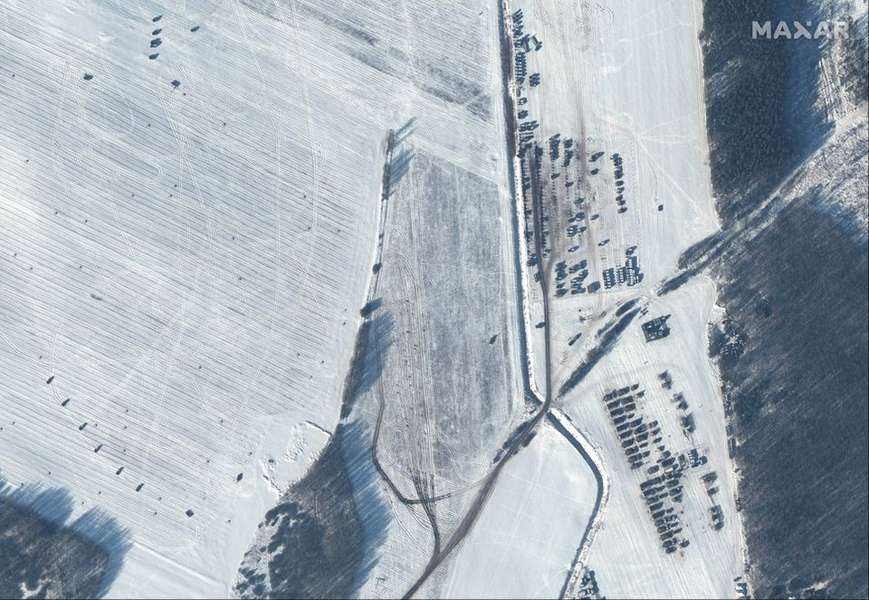 Оприлюднили нові супутникові знімки російських військ біля українсько-білоруського кордону (фото)