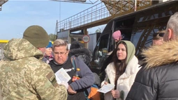 400 українців, які «застрягли» на польському кордоні, доставлені на Батьківщину (фото)