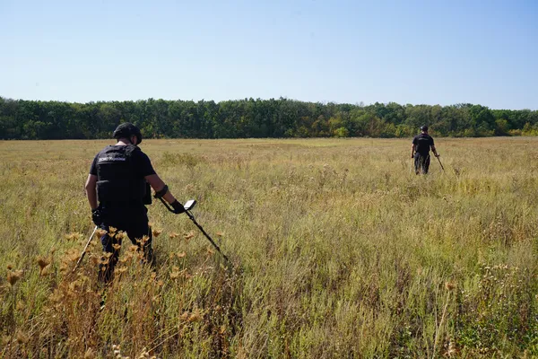 Показали, як волинські сапери розміновують Донеччину (фото)