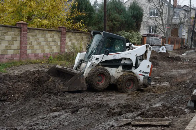 Попри війну у Луцькій громаді ремонтують дороги (фото)