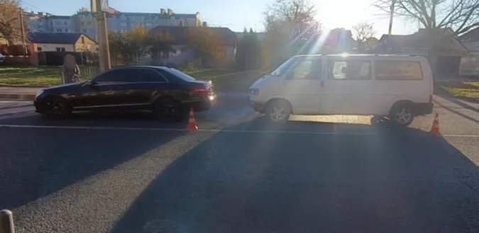 У Луцьку пʼяний водій на бусі врізався у легковик
