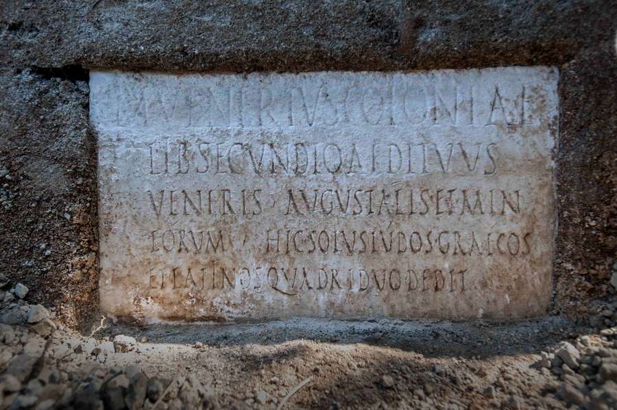 Археологи знайшли унікальну гробницю з напівмуміфікованим тілом у Помпеях (фото)