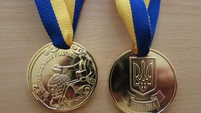 Рада хоче скасувати фінасування виготовлення шкільних медалей