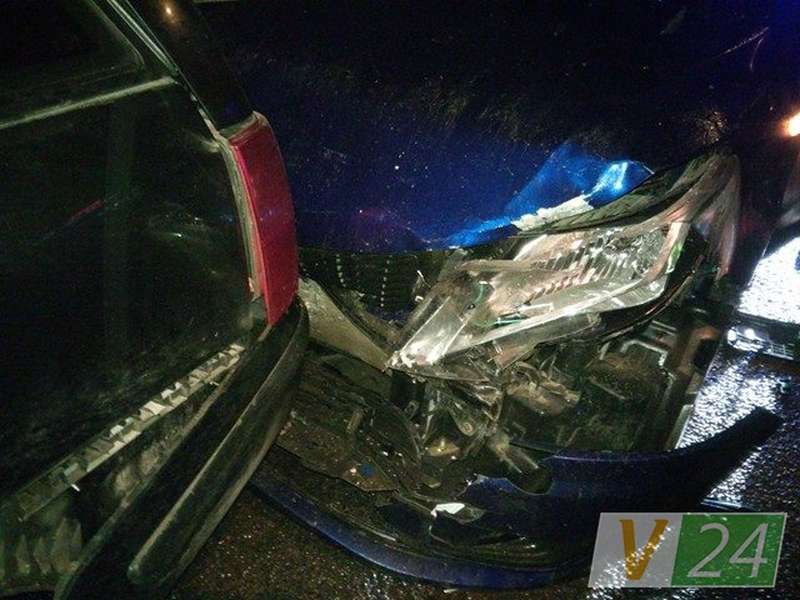 У Луцьку біля «Опери» водій протаранив п'ять автомобілів (фото)