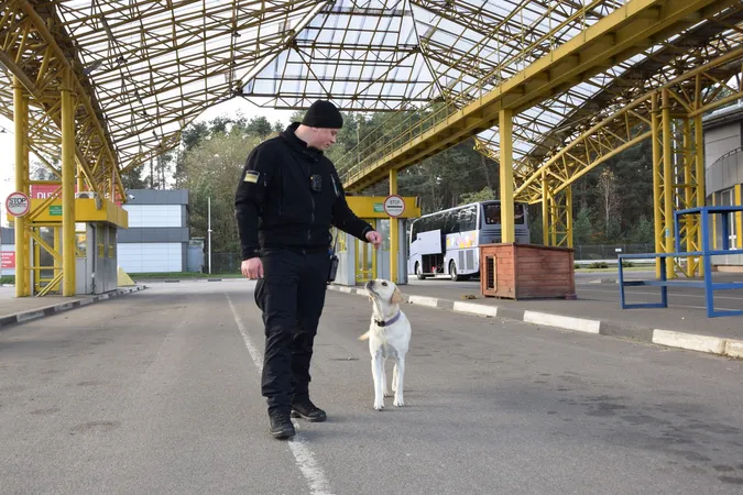 Волинська Ельза винюхує заборонене будь-де (фото)