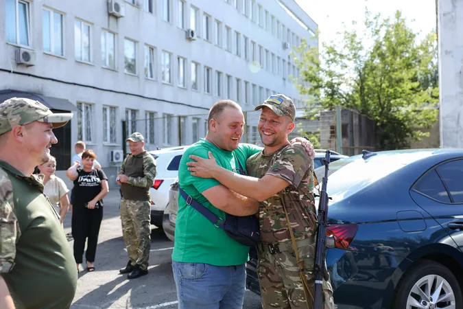 Поліцейські-добровольці з Волині вирушили у зону бойових дій (фото)