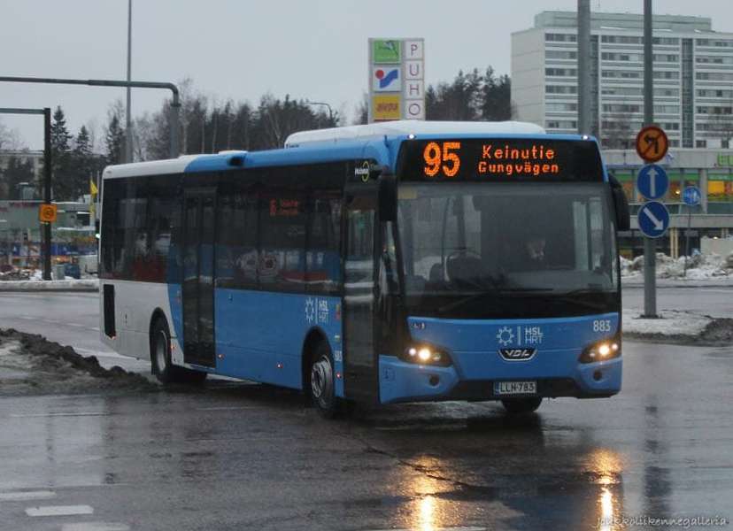 На вулиці Луцька виїхав новий автобус з Фінляндії (фото)