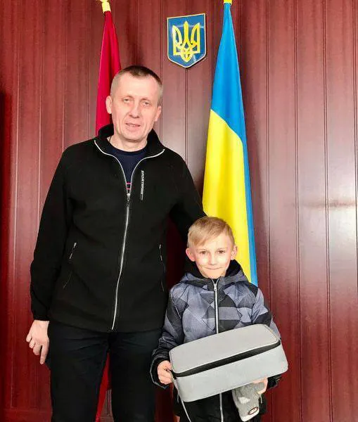 На Сумщині хлопчик передав ЗСУ подарованого дрона, про якого довго мріяв