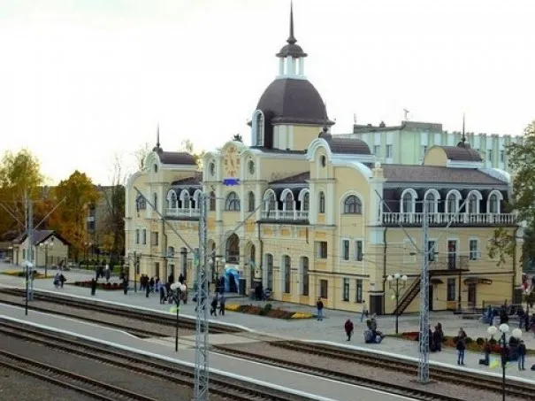 Стан хлопця, який обгорів на даху вагона в Луцьку, – важкий (оновлено)