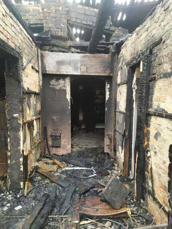 У батьків померлого воїна з Ковельщини Сергія Нестерука згорів будинок (фото)