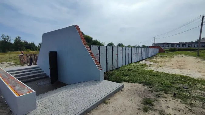 Друге в області: у ліцеї на Волині облаштовують модульне укриття (відео)