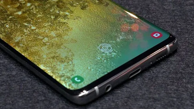 Телефон  Samsung можна розблокувати відбитком пальця будь-якої людини