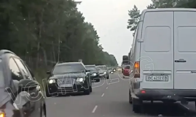 Утворився затор: відпочивальники тікають зі Світязя